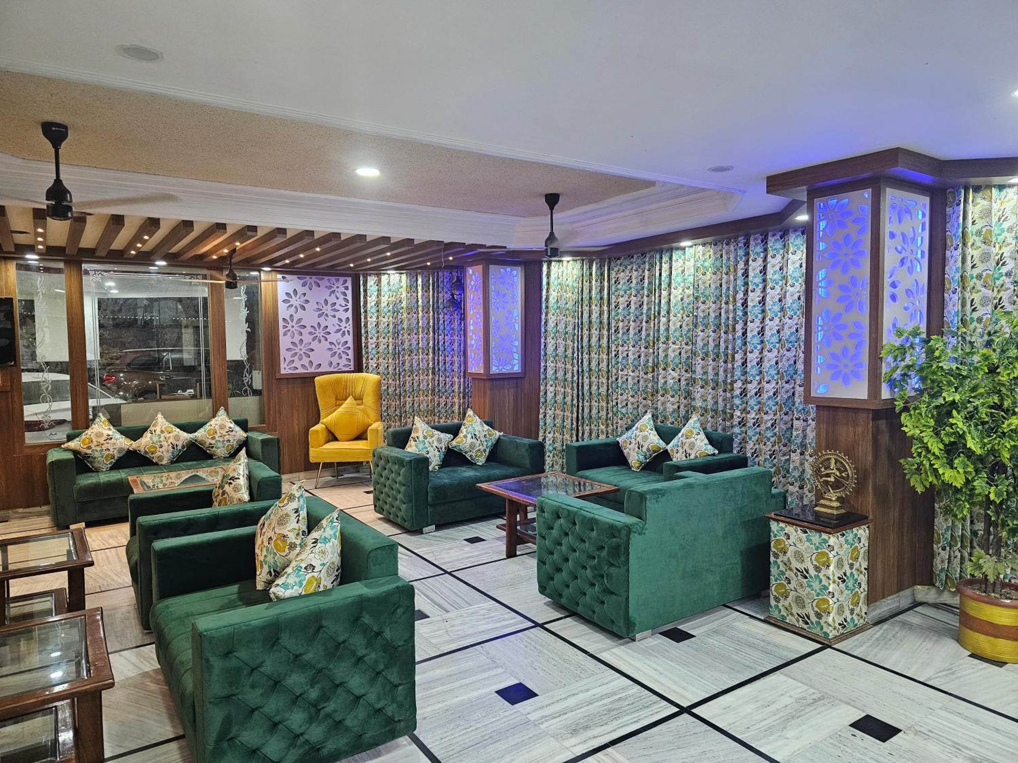 Hotel Bhawani International Katra  Εξωτερικό φωτογραφία